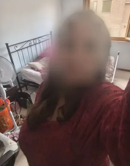 Büsra, 32