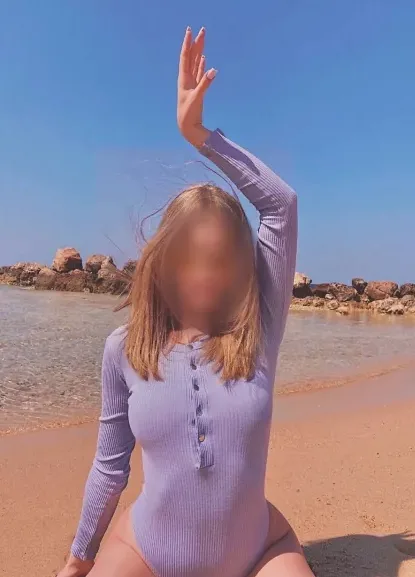 Carla, 27