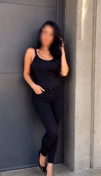 Daniela, 33