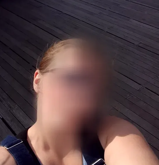 Ela, 32
