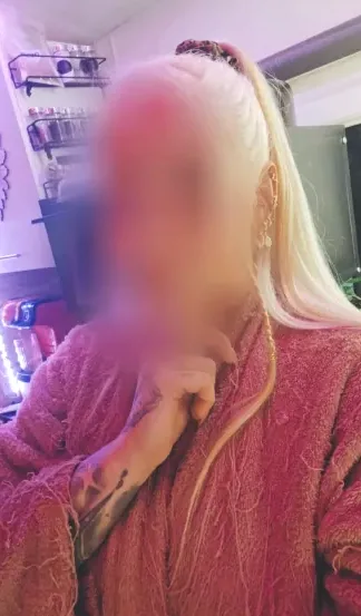 Emilia, 34