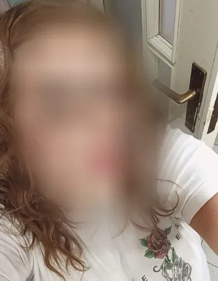 Julia, 26