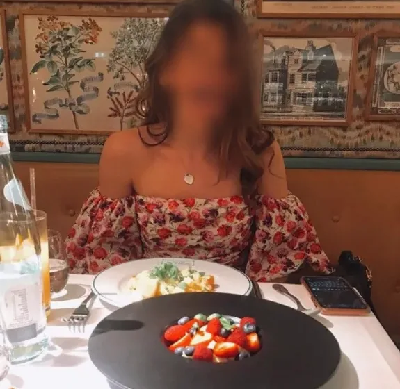 Julia, 20