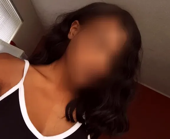 Laura, 25