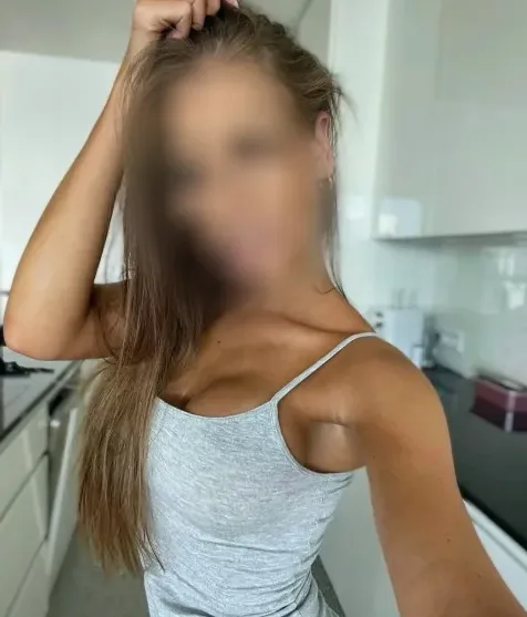 Lucia, 32
