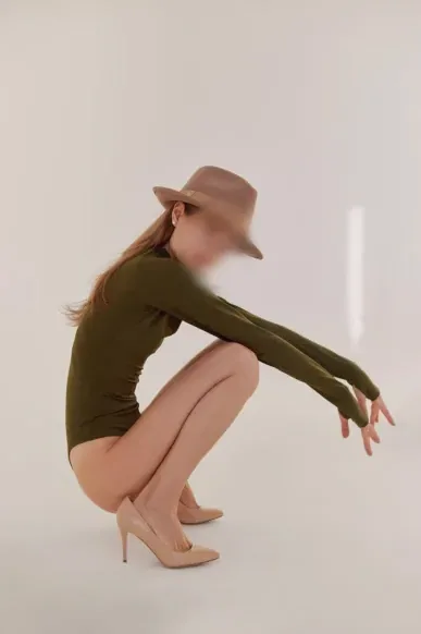 Manuela, 30