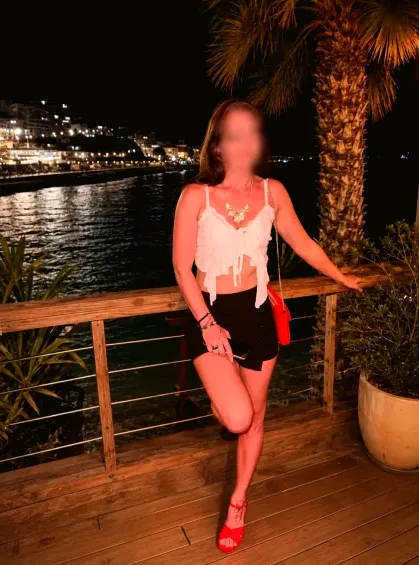 Manuela, 34
