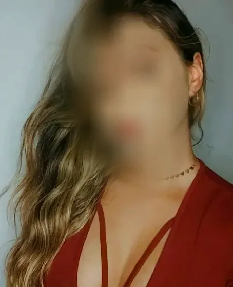 Melina, 23