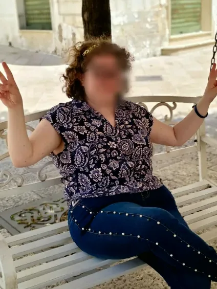Mira, 27