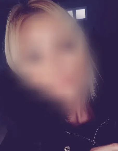 Nadja, 25