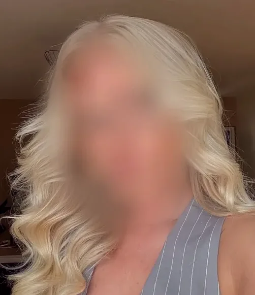 Neele, 35