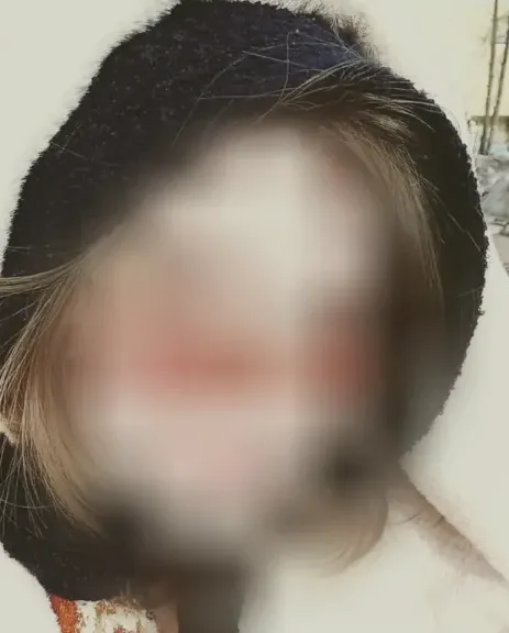 Sarah, 19