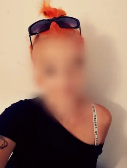 Viktoria, 35