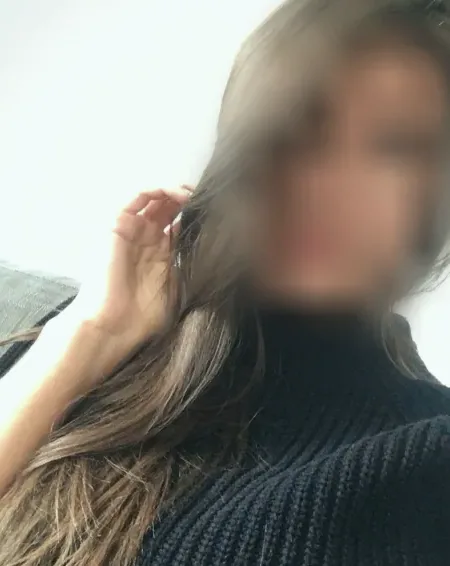 Vivien, 32
